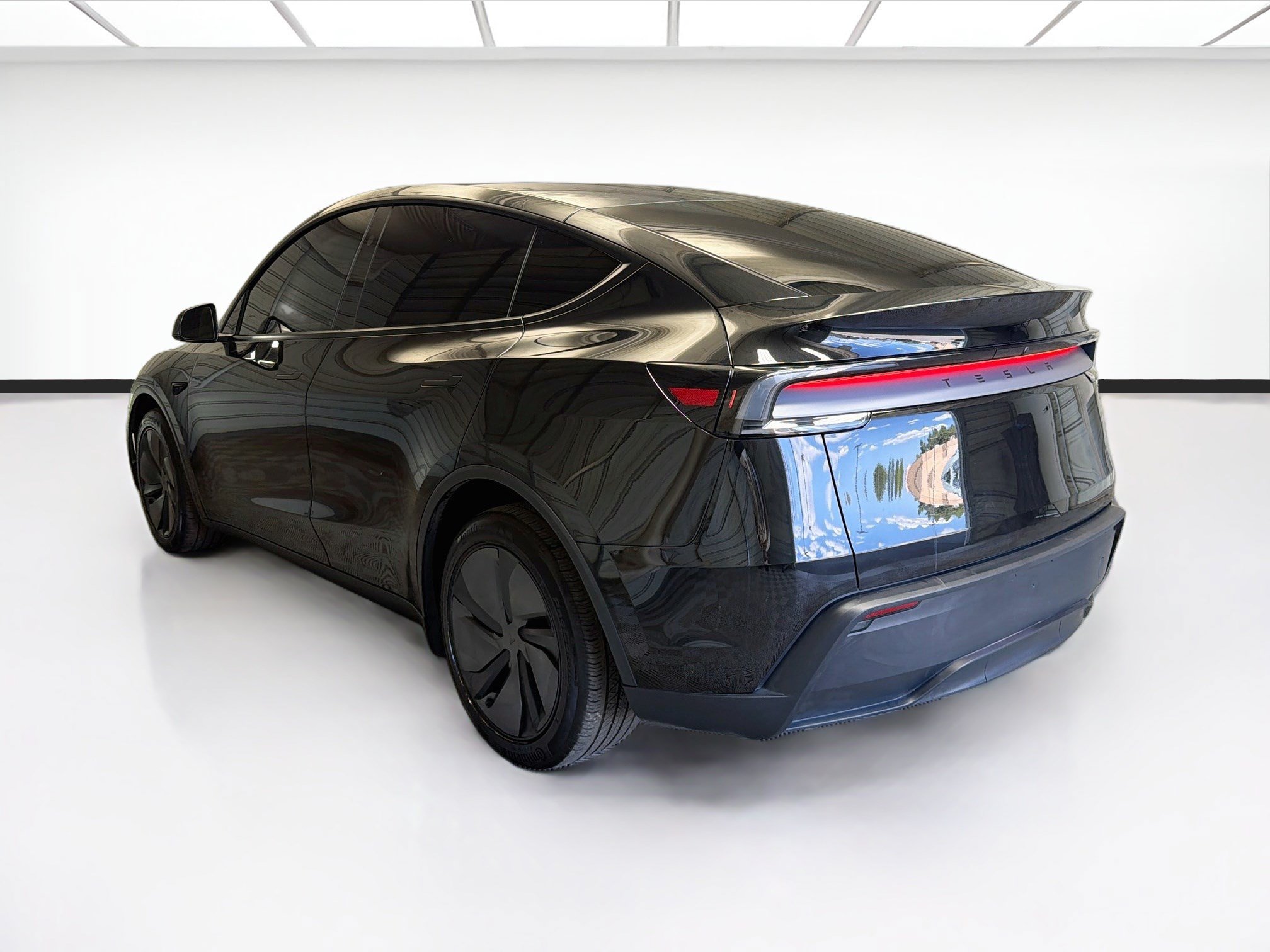 Used 2026 Tesla Model Y 2WD image 6