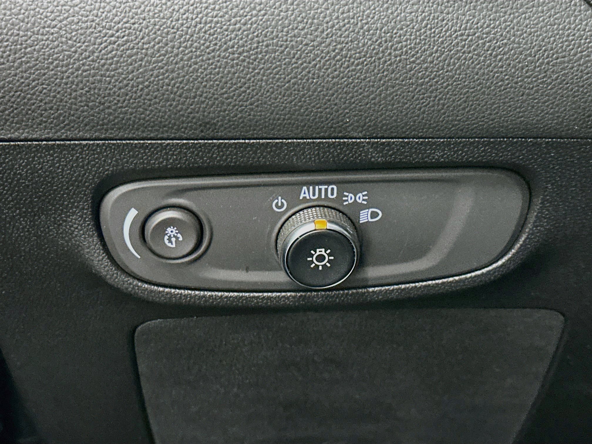 Used 2025 Buick Encore GX Preferred AWD/4WD image 17