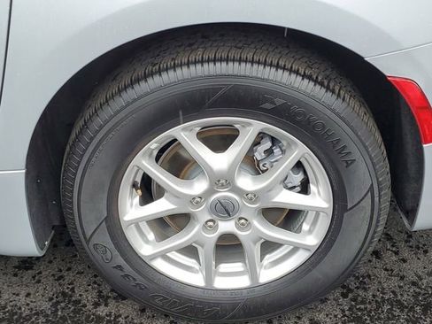 Used 2024 Chrysler Pacifica Touring-L image 5