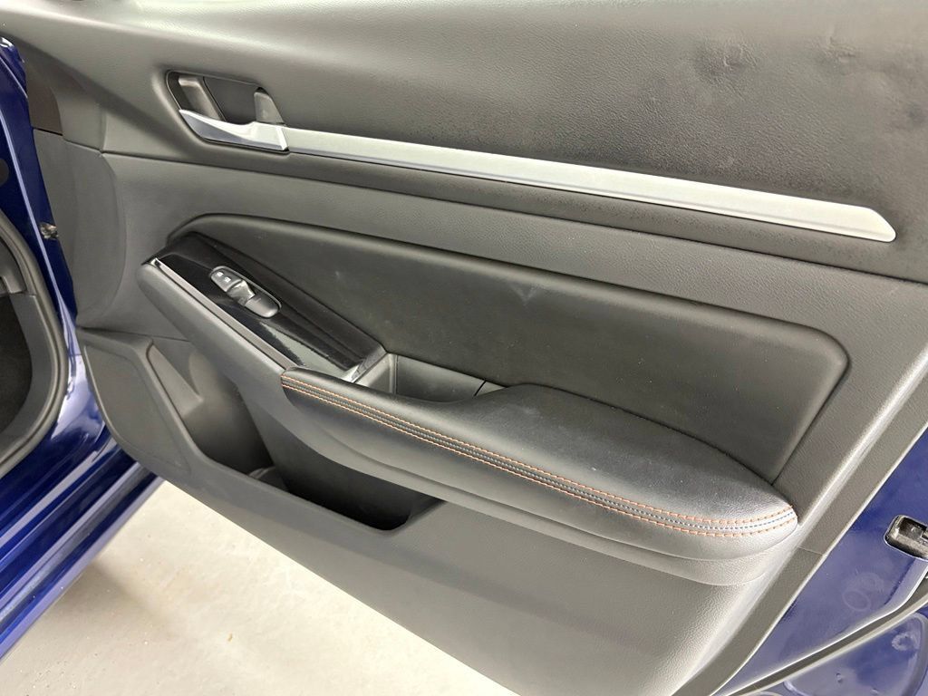 Used 2024 Nissan Altima 2.5 SR FWD image 43