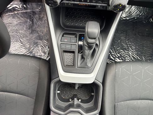 Used 2025 Toyota RAV4 XLE image 41