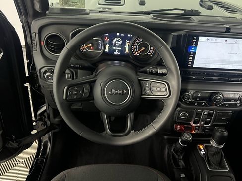 Certified 2025 Jeep Wrangler Unlimited Rubicon image 17