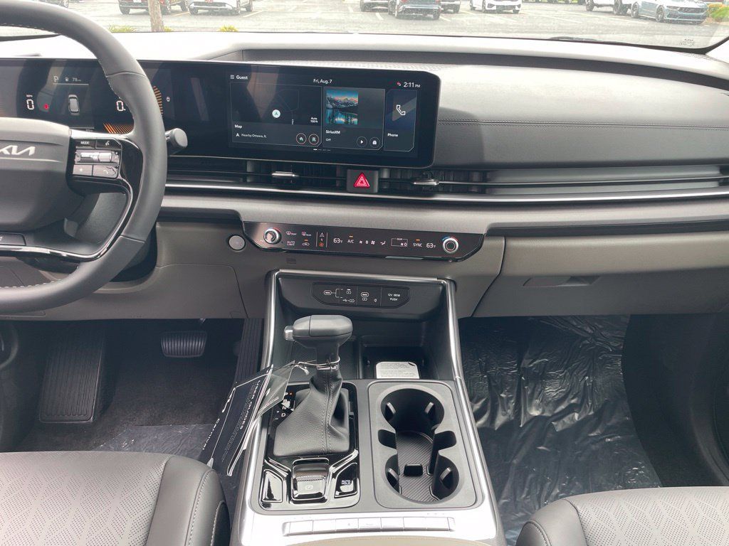 New 2027 Kia Carnival EX FWD image 11