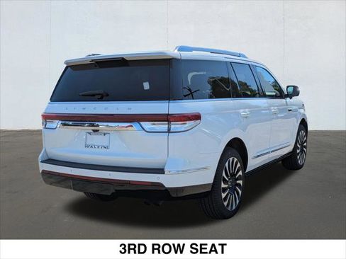 Used 2024 Lincoln Navigator Reserve AWD/4WD image 2