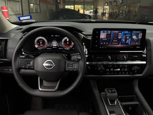 Used 2026 Nissan Pathfinder SL AWD/4WD image 16