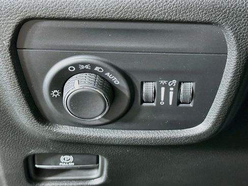 Used 2025 Jeep Grand Cherokee Altitude AWD/4WD image 17