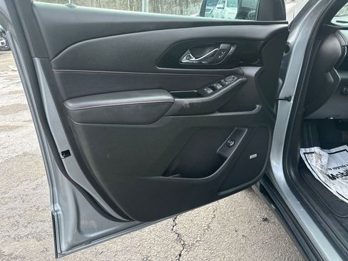 Used 2023 Chevrolet Traverse RS image 10