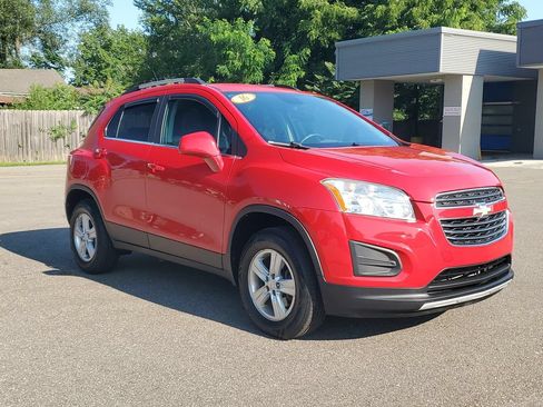 Used 2016 Chevrolet Trax LT w/ LT Sun and Sound Package AWD/4WD image 3