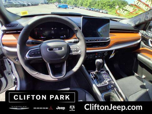 Certified 2025 Jeep Compass Limited w/ Elite Group AWD/4WD image 11