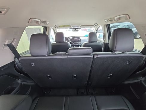 Used 2025 Nissan Pathfinder SL AWD/4WD image 13