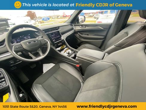 Used 2025 Jeep Grand Cherokee L Altitude image 15