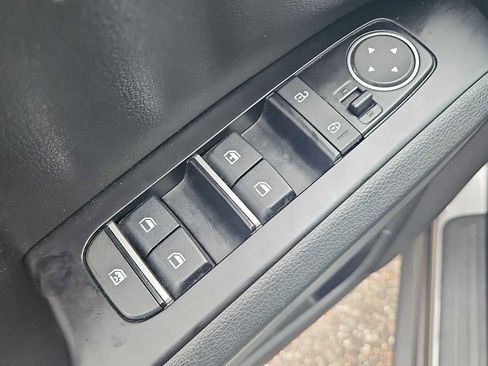 Used 2023 Kia Soul S FWD image 16