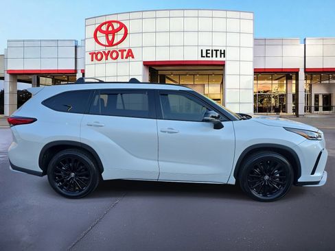 Used 2023 Toyota Highlander XSE image 4