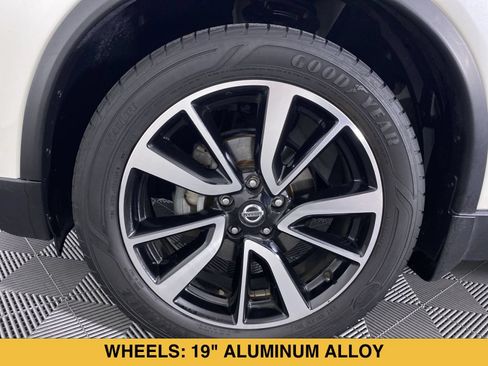 Used 2019 Nissan Rogue SL w/ Premium Package FWD image 16