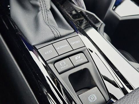 New 2026 Toyota Camry Hybrid AWD/4WD image 11