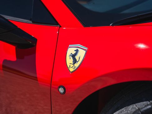 Used 2021 Ferrari F8 Tributo RWD image 32