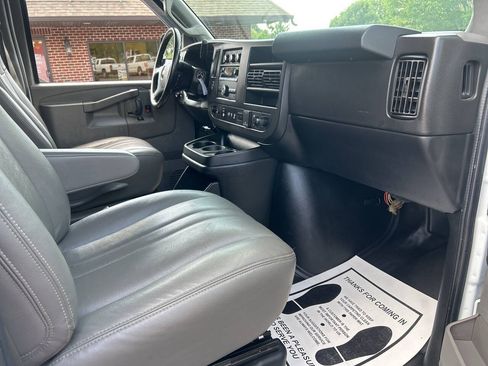 Used 2020 Chevrolet Express 2500 Extended w/ Enhanced Convenience Package RWD image 18
