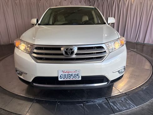 Used 2012 Toyota Highlander Limited w/ Tow Pkg AWD/4WD image 2