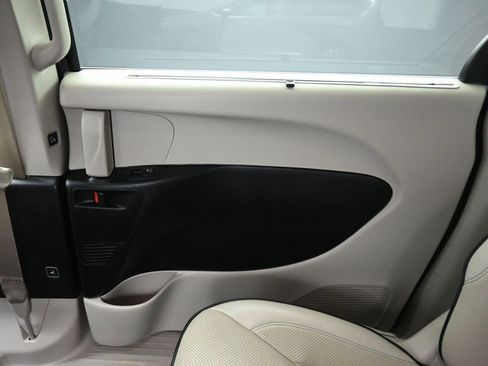 Used 2020 Chrysler Pacifica Limited w/ Advanced Safetytec Group image 40