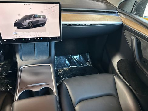 Used 2023 Tesla Model Y Long Range AWD/4WD image 28