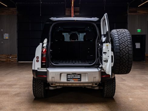 Used 2025 Land Rover Defender 110 S AWD/4WD image 9