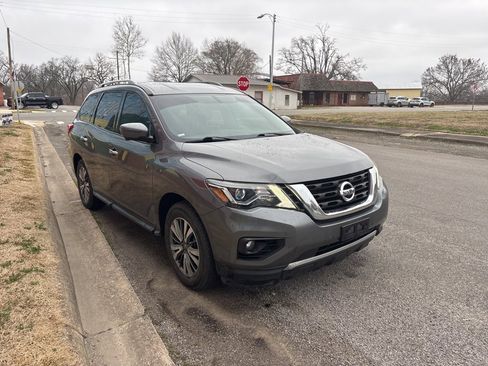 Used 2019 Nissan Pathfinder SL image 8