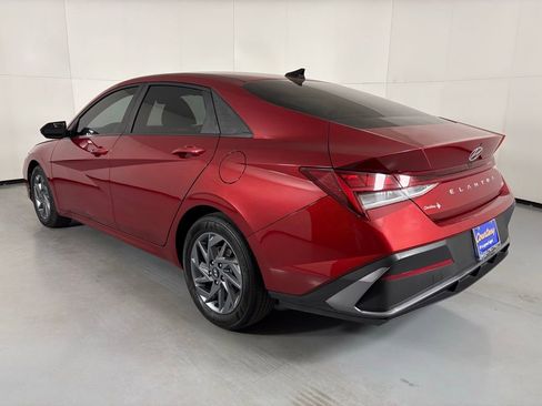 Used 2024 Hyundai Elantra Blue image 6