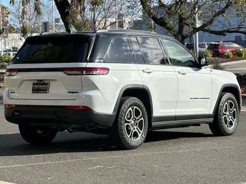 New 2023 Jeep Grand Cherokee Trailhawk w/ Advanced Protech Group II AWD/4WD image 3