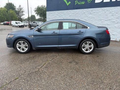 Used 2018 Ford Taurus SE FWD image 2