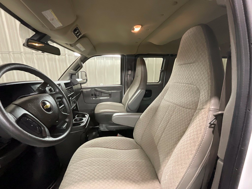 Used 2025 Chevrolet Express 2500 LT w/ LT Preferred Equipment Group RWD image 9