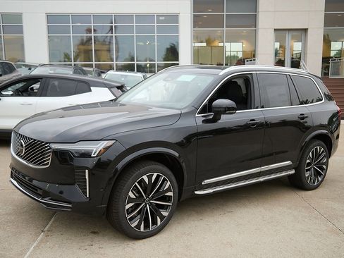 New 2025 Volvo XC90 B6 Ultra w/ Protection Package image 6