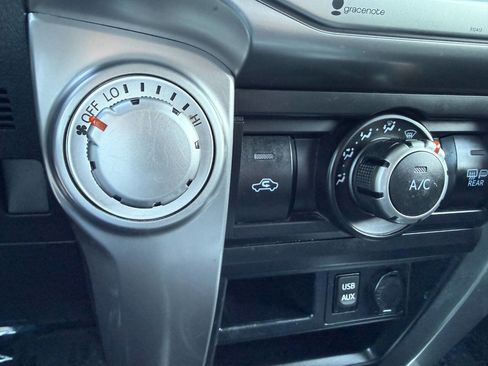 Used 2019 Toyota 4Runner SR5 AWD/4WD image 40