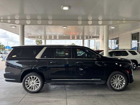 Used 2024 Cadillac Escalade ESV Premium Luxury RWD image 4