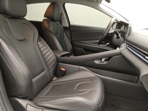 Used 2024 Hyundai Elantra Limited FWD image 21
