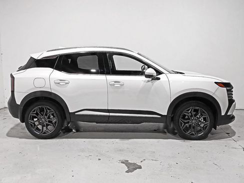 Used 2025 Nissan Kicks SR w/ SR Premium Package AWD/4WD image 7