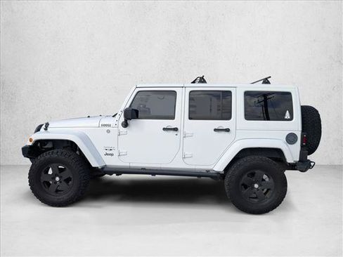 Used 2012 Jeep Wrangler Unlimited Sahara w/ Connectivity Group AWD/4WD image 8