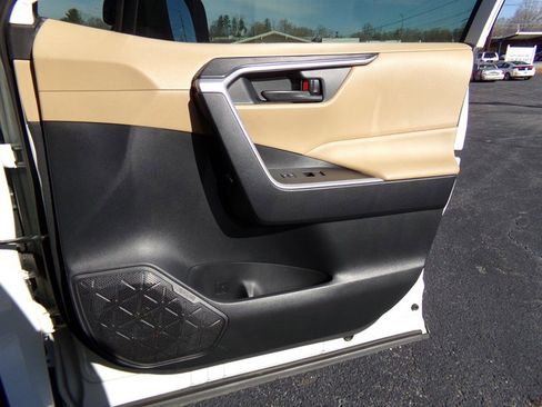 Used 2019 Toyota RAV4 LE image 47