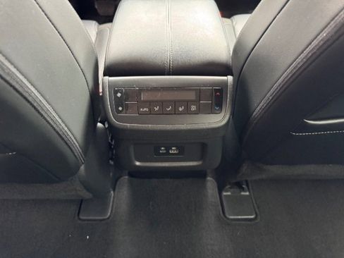 Used 2023 Nissan Pathfinder SL image 16