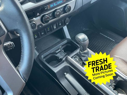 Used 2017 Toyota Tacoma Limited image 10