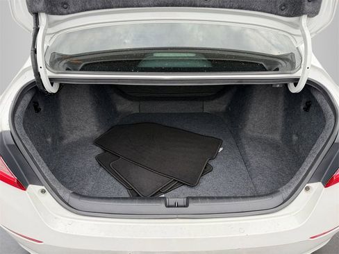 Used 2018 Honda Accord LX image 8