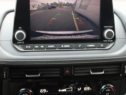 Certified 2022 Nissan Rogue SV image 36