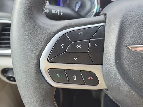 Used 2022 Chrysler Pacifica Touring-L FWD image 29