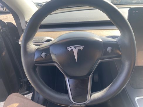 Used 2024 Tesla Model Y 2WD image 16