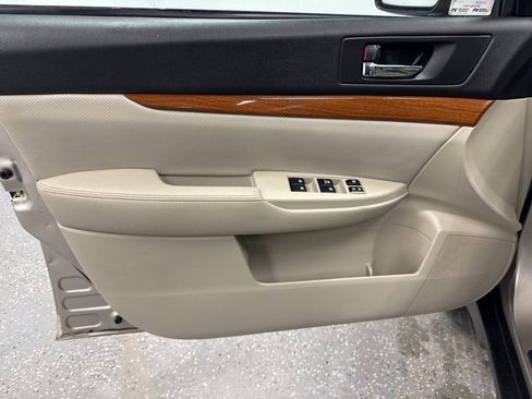 Used 2014 Subaru Outback 2.5i Limited w/ Moonroof Package image 7