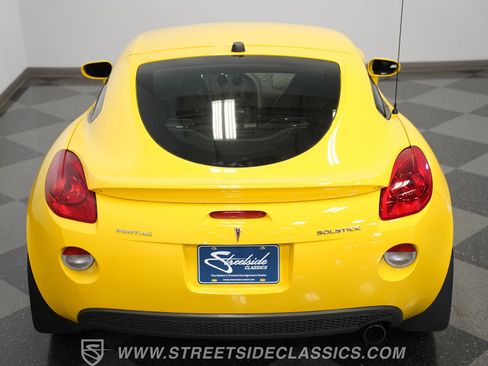 Used 2009 Pontiac Solstice Coupe w/ Premium Package image 28