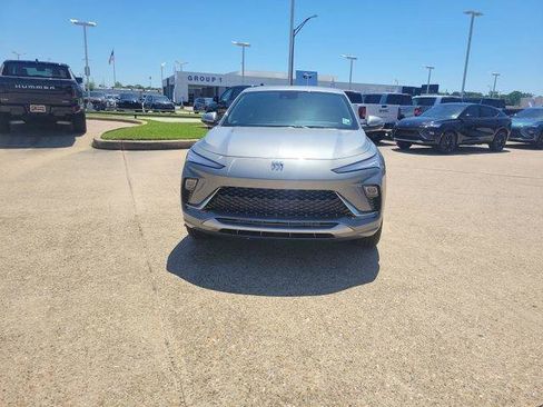 New 2026 Buick Envista Avenir FWD image 2