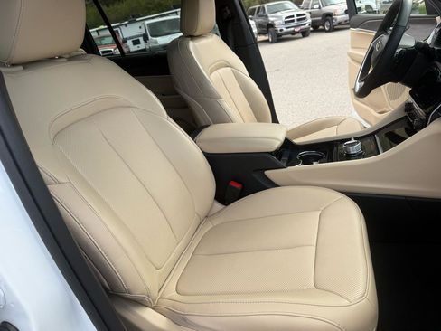 Used 2023 Jeep Grand Cherokee L Limited w/ Luxury Tech Group II AWD/4WD image 14