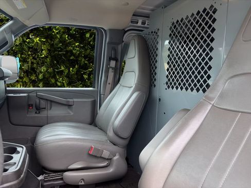 Used 2021 Chevrolet Express 2500 RWD image 8