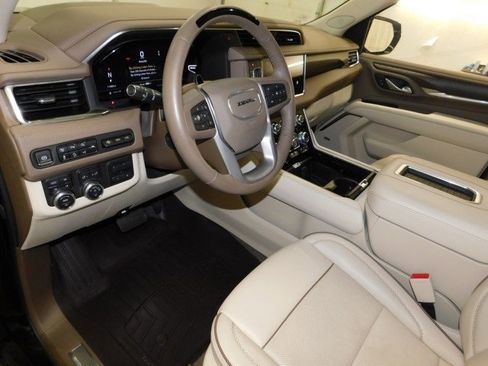 Used 2024 GMC Yukon Denali w/ Advanced Technology Package image 14