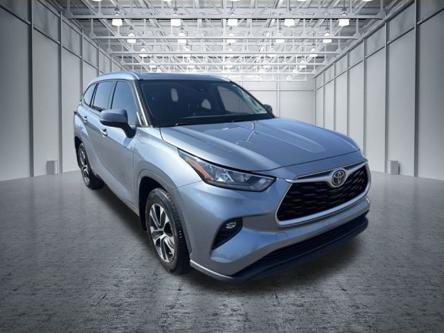 Used 2020 Toyota Highlander XLE AWD/4WD image 7